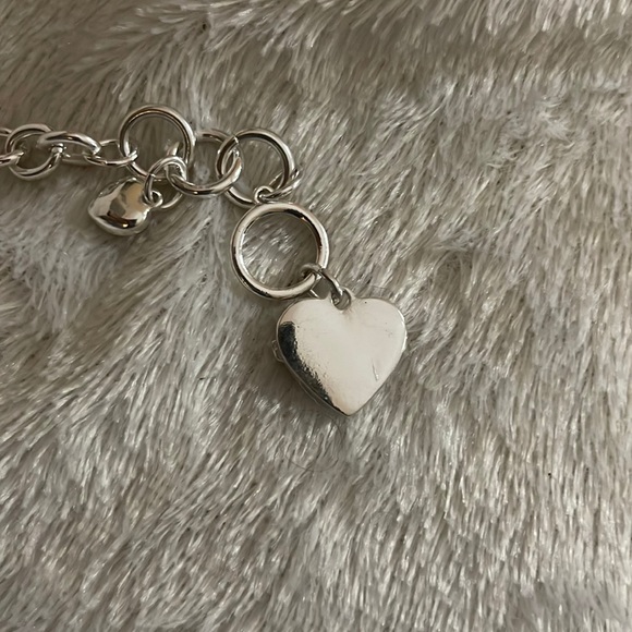 GUESS Women's Silvertone Chain Toggle Dangle Heart Charm Bracelet - Picture 4 of 6